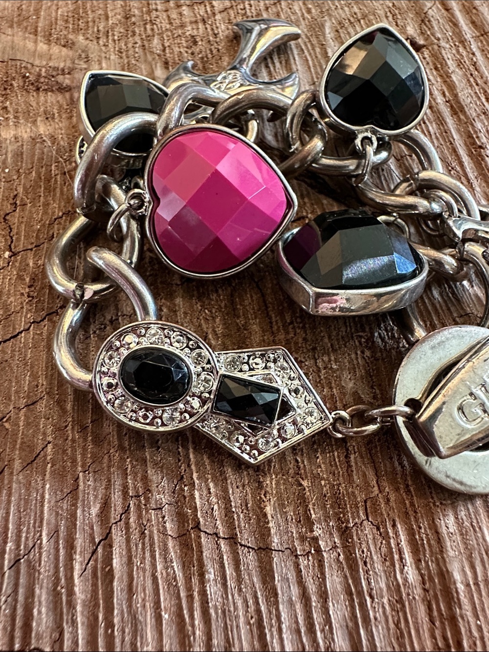 Guess Silver-Tone Charm Bracelet with Black Faceted Hearts